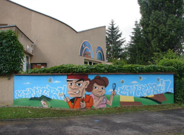 En 2009, l’association « Le Centre Culturel » est installée dans les locaux de l’ancienne école maternelle - Fresque école maternelle Jules Ferry