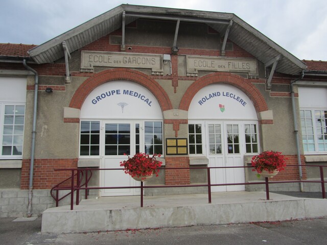 Jean Moulin En 2011-2012, installation de plusieurs médecins dans les anciens locaux de l’école Jean Moulin.