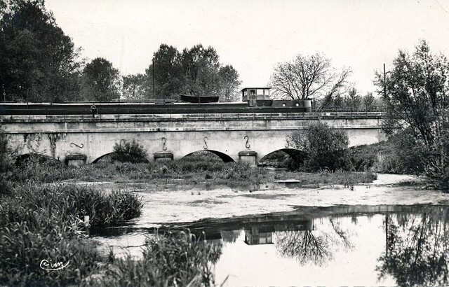 Le Pont Canal et la Saulx N&B